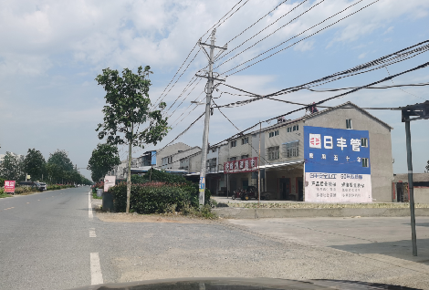 北川如何能保证墙体广告的醒目性？