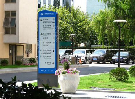 北川哪些因素影响宣传栏的制作？